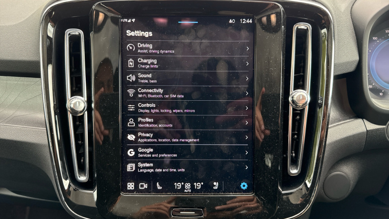 Volvo EC40 175kW Plus 69kWh 5dr Auto Electric Estate